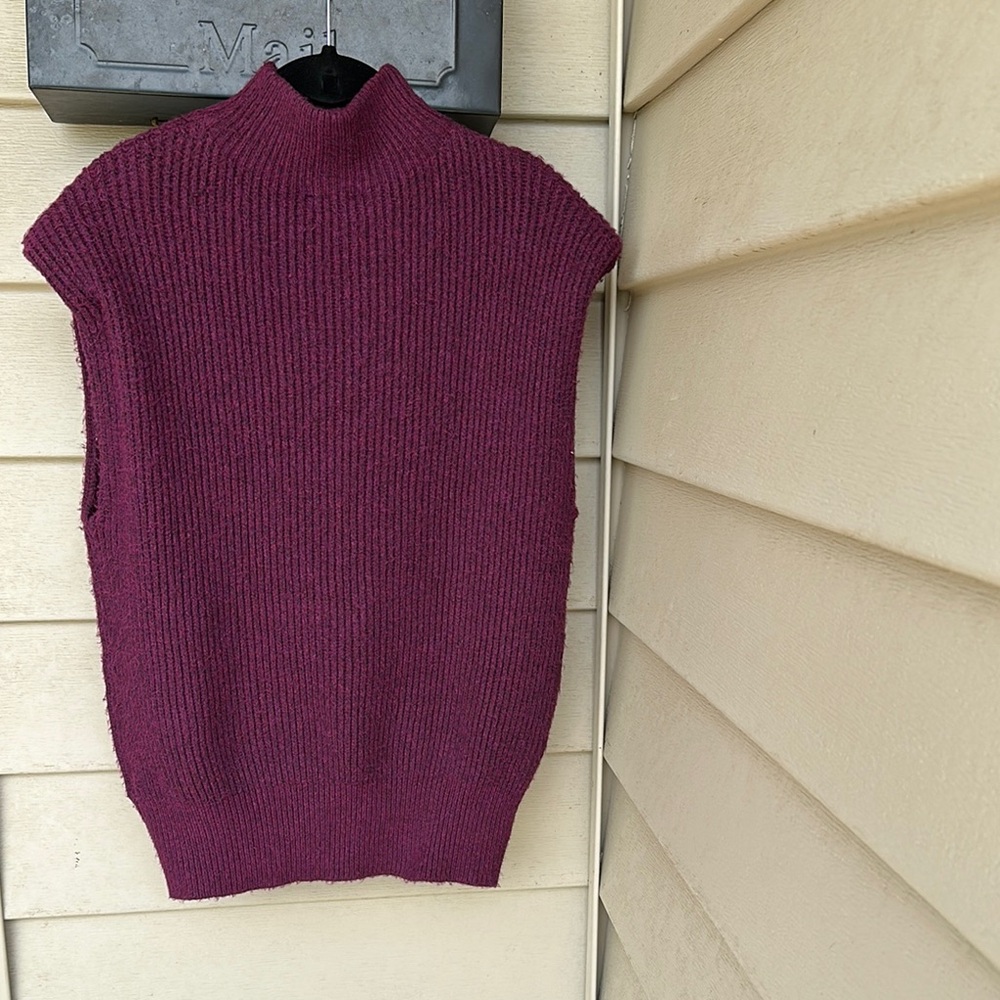 Brand New NOWT, The Limited Women’s Burgundy Sleeveless top, Size Large